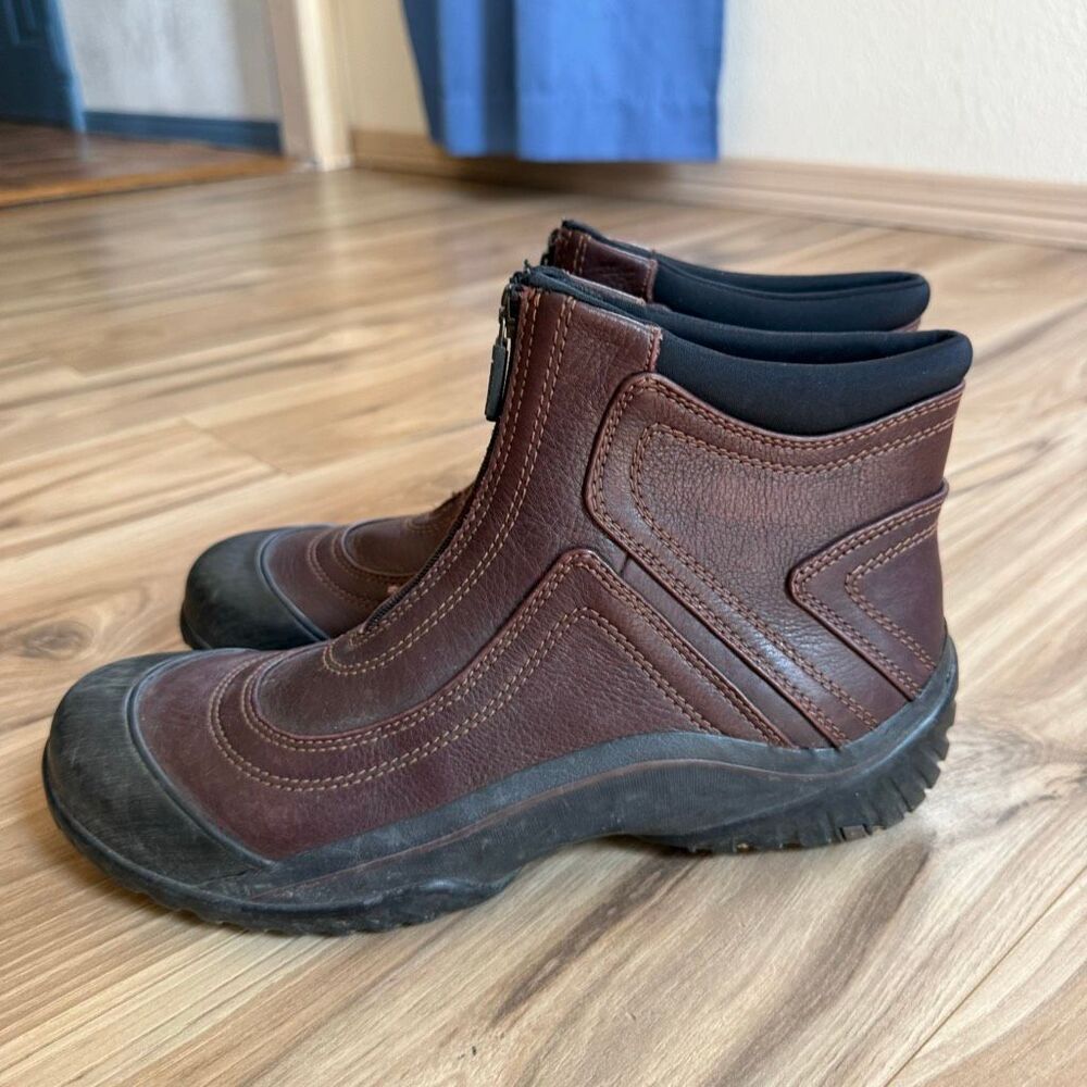 Clarks Womens Brown Leather Muckers Waterproof Front Zip Ankle Boots Size 10